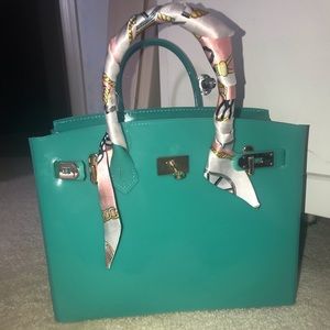 Awesome Birkin look alike handbag!